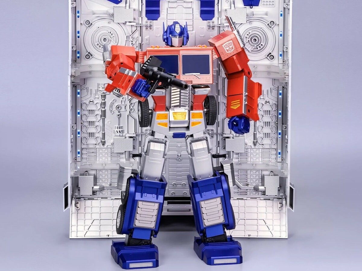 Robosen x Hasbro Transformers Optimus Prime AutoConverting Trailer has
