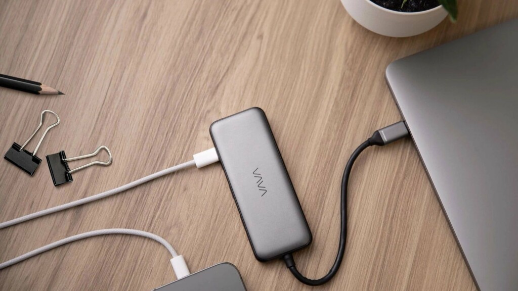 10 Tech gadget gifts for new grads in 2022