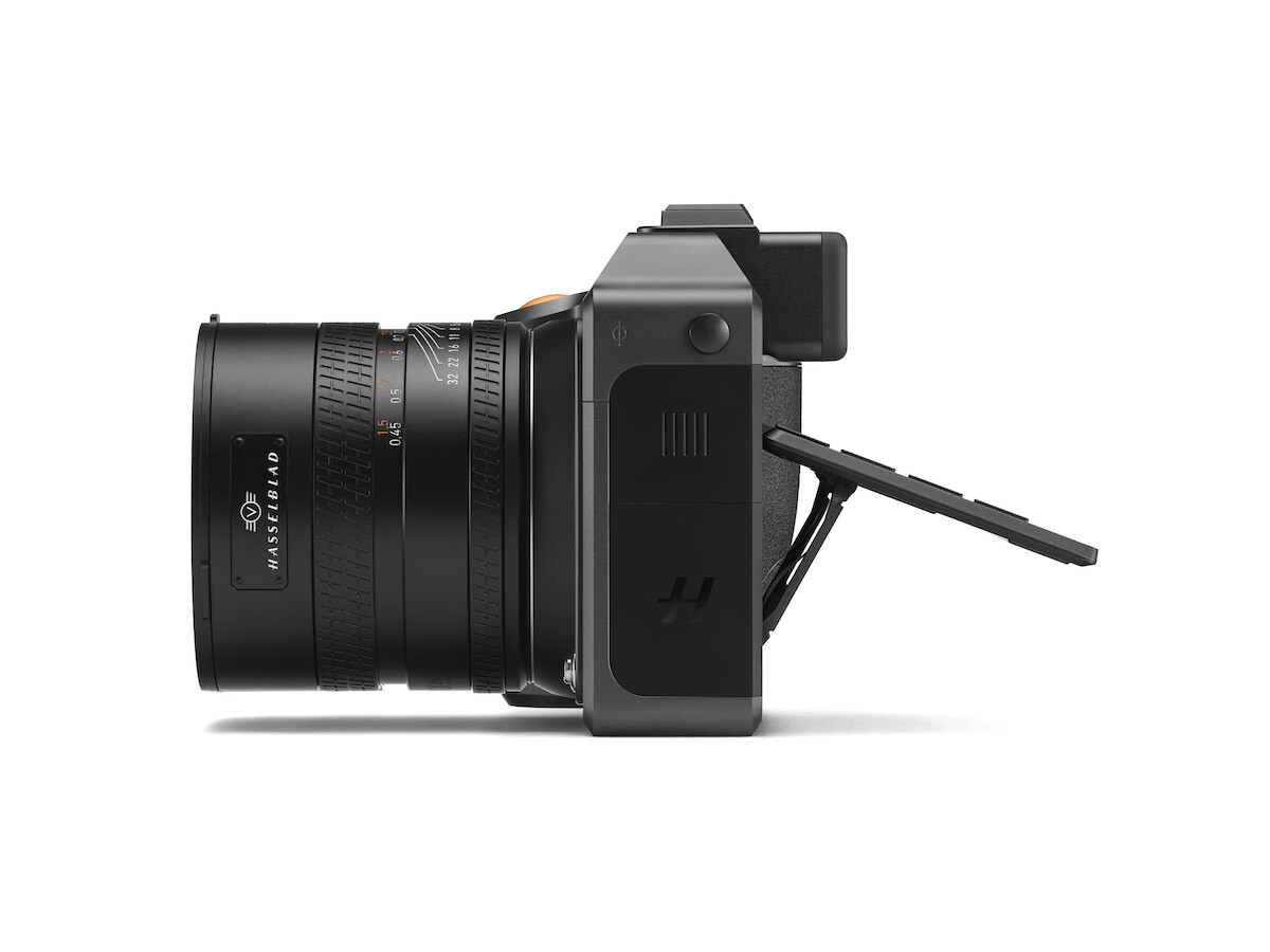 Hasselblad X2D 100C mediumformat mirrorless digital camera body has a