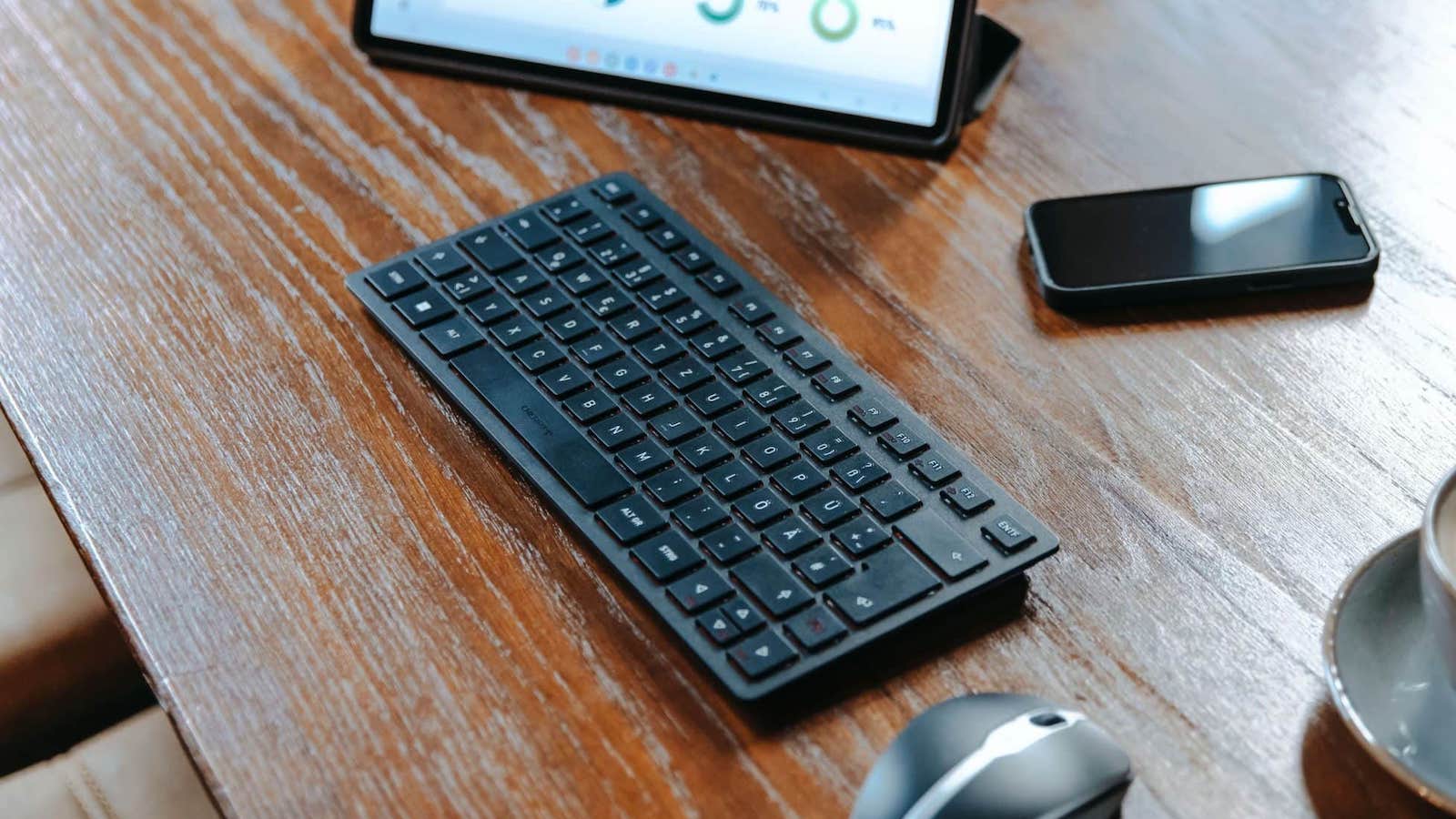 Cherry KW 9200 MINI compact keyboard connects via 2.4 GHz wireless