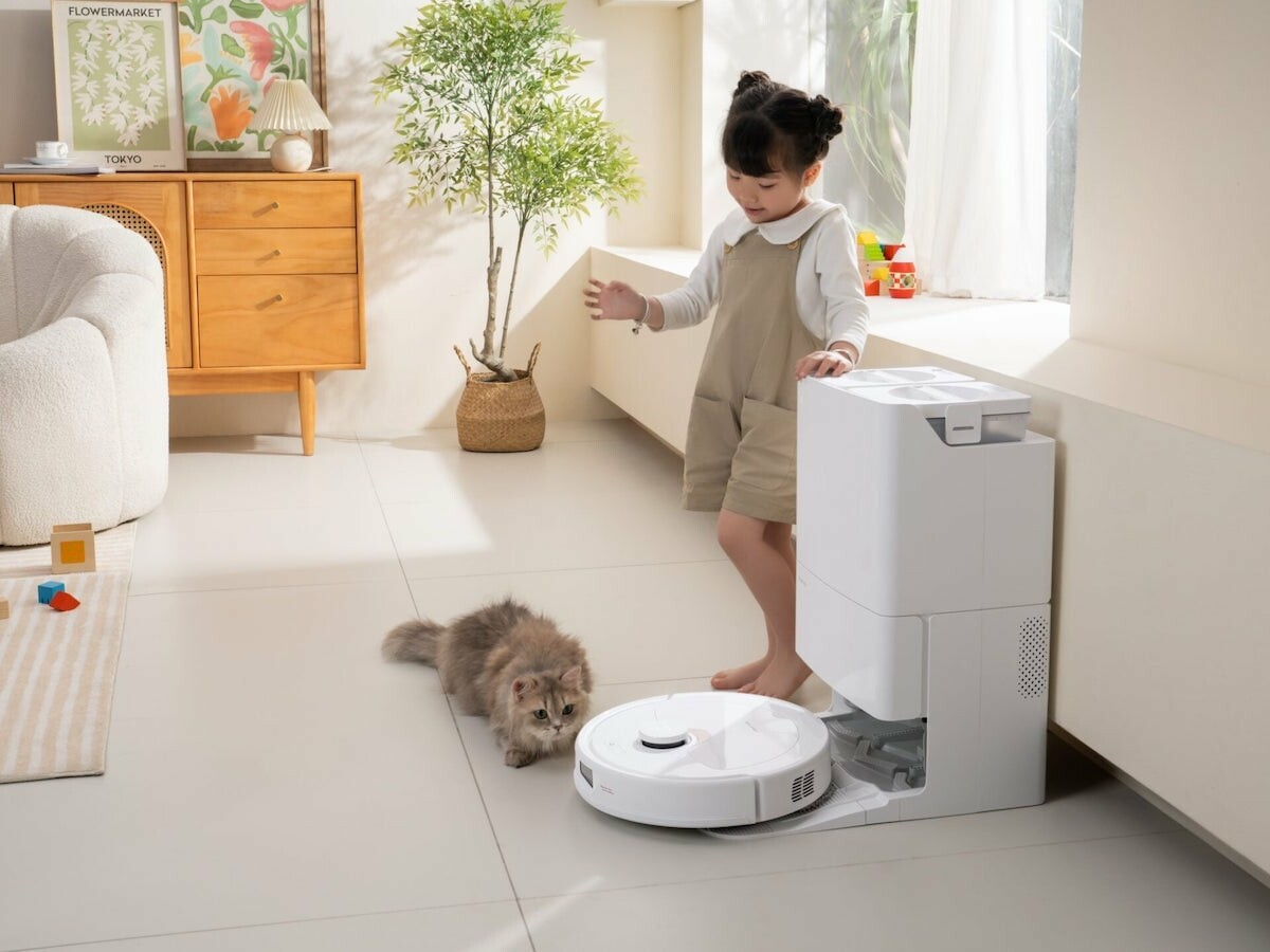 The Smart AI Robot Vacuum, Roborock Q Revo, is simple to maintain