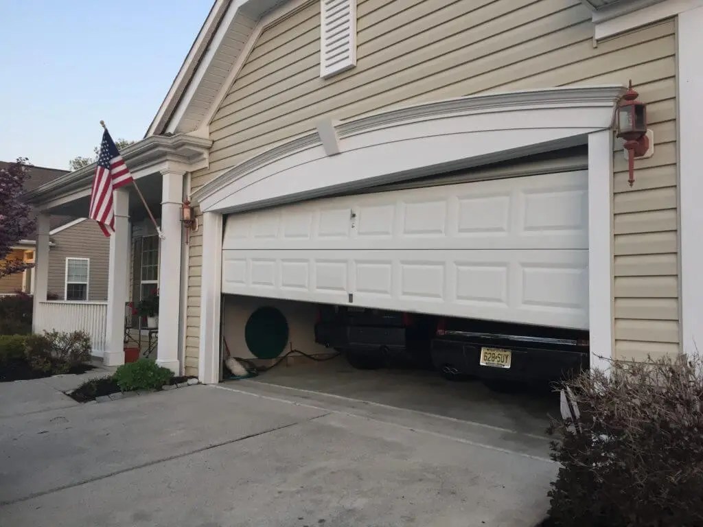 Garage Door Repair — What You Need to Consider Before Hiring a Garage