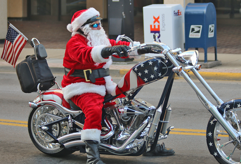 Images Of Santa On A Motorcycle / Santa riding a motorcycle free vector