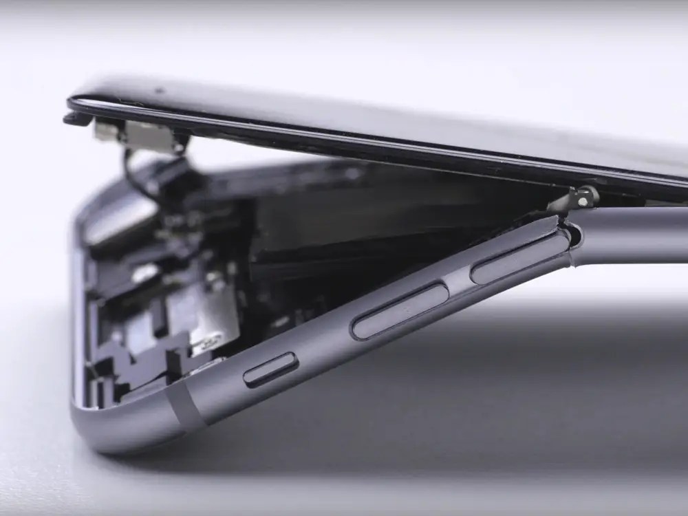 Here's How to Fix A Bent Phone