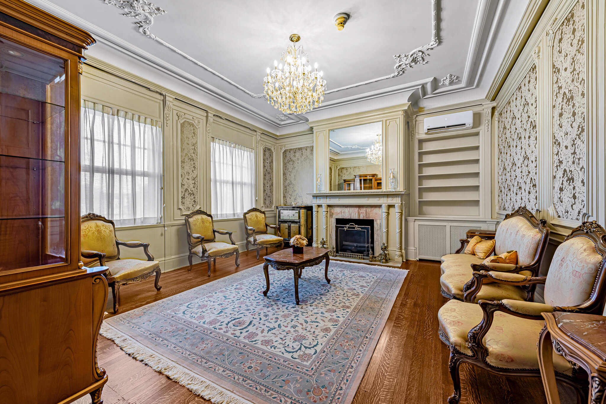 The Grandeur Estate Luxury Living • Heritage Venue & Hotel • West