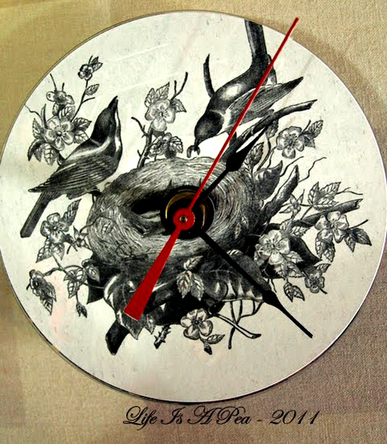 DIY CD Clock The Graphics Fairy