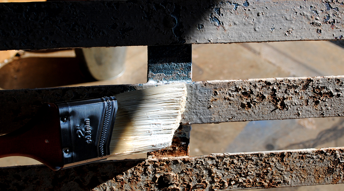 How to Paint Rusty Iron Garden Furniture! The Graphics Fairy