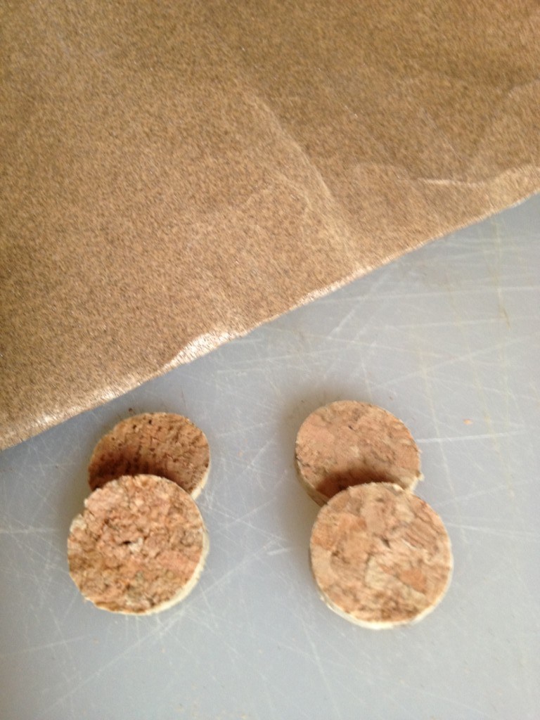 Upcycling with Cork, Wine Glass Charm (tutorial) The Green Divas