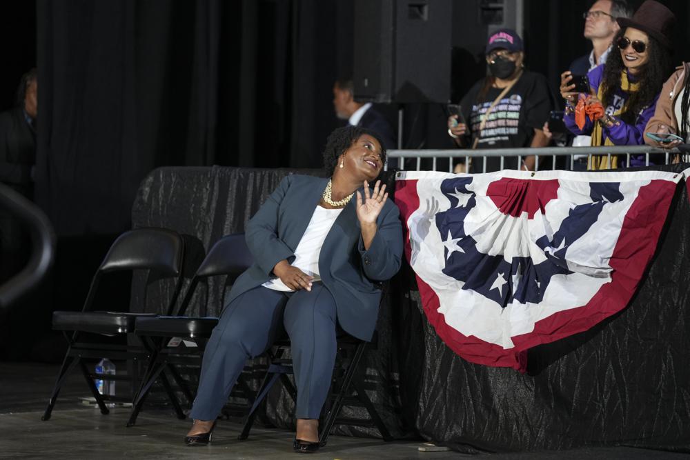 Obama, campaigning in warns of threats to democracy