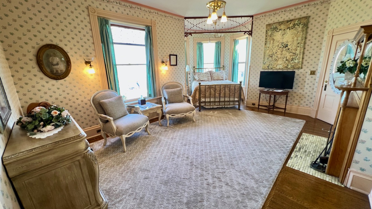 Florence’s Room The Hancock House Bed and Breakfast Inn I Dubuque, IA