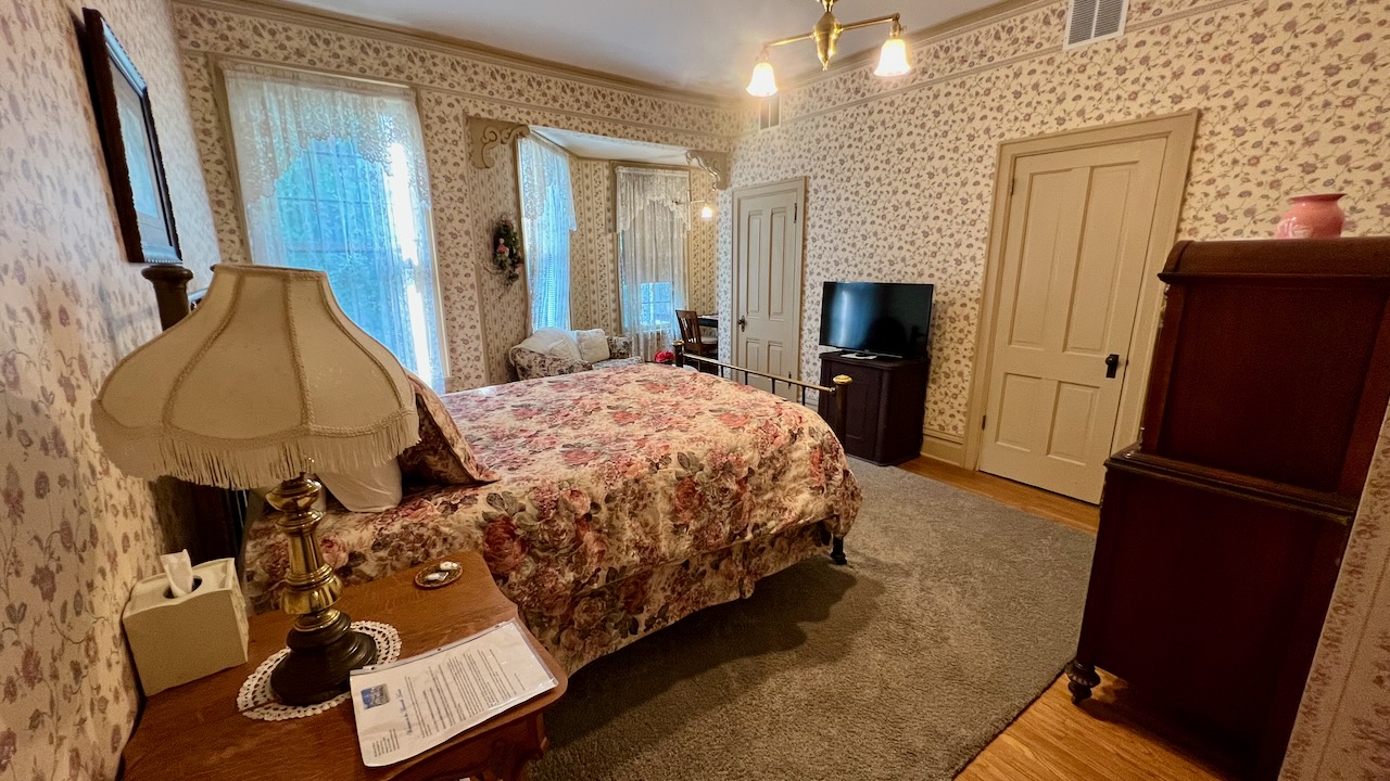 Courtland’s Room The Hancock House Bed and Breakfast Inn I Dubuque, IA