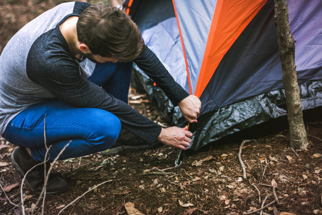 How To Set Up A Tent In The Rain (15 Tips) HobbyKraze