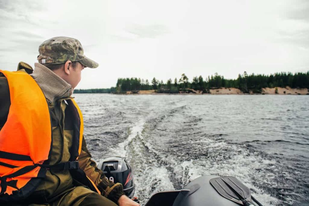 How Can Noise And Vibration Affect You When Operating A Boat? | Hobbykraze