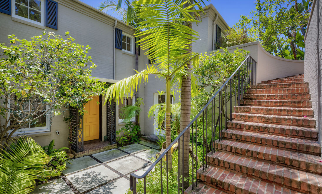 Luxurious Los Feliz Hills Colonial Estate with Sprawling Grounds & Pool 3659 Shannon Rd — The