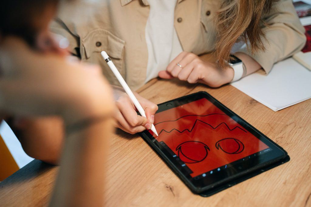 The 5 Best Tablets for Artists In 2022 TheHolyTech