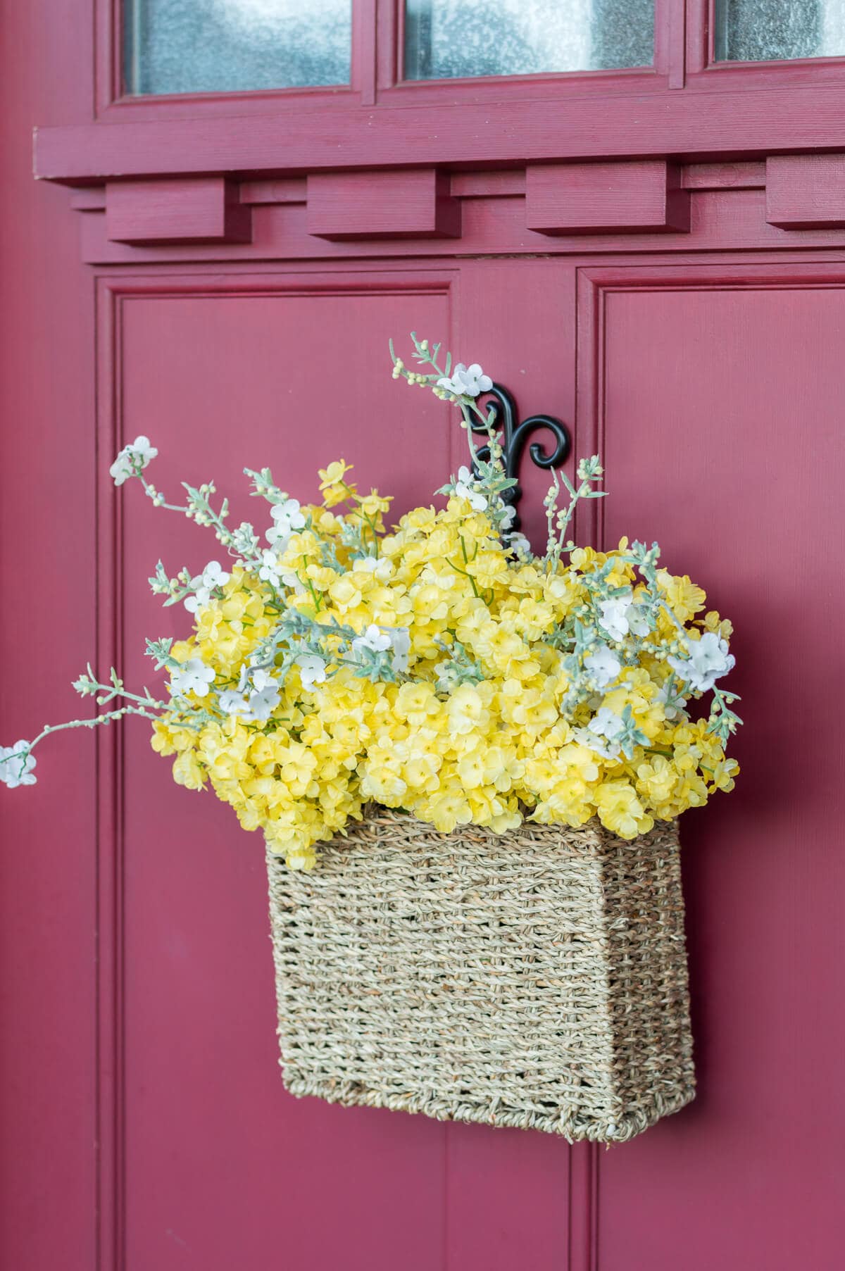 5 Minute DIY Spring Flower Door Basket {Video} The Home