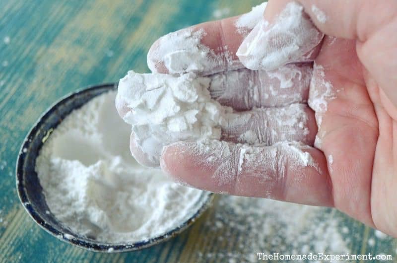 Using Cornstarch as Homemade Deodorant Powder