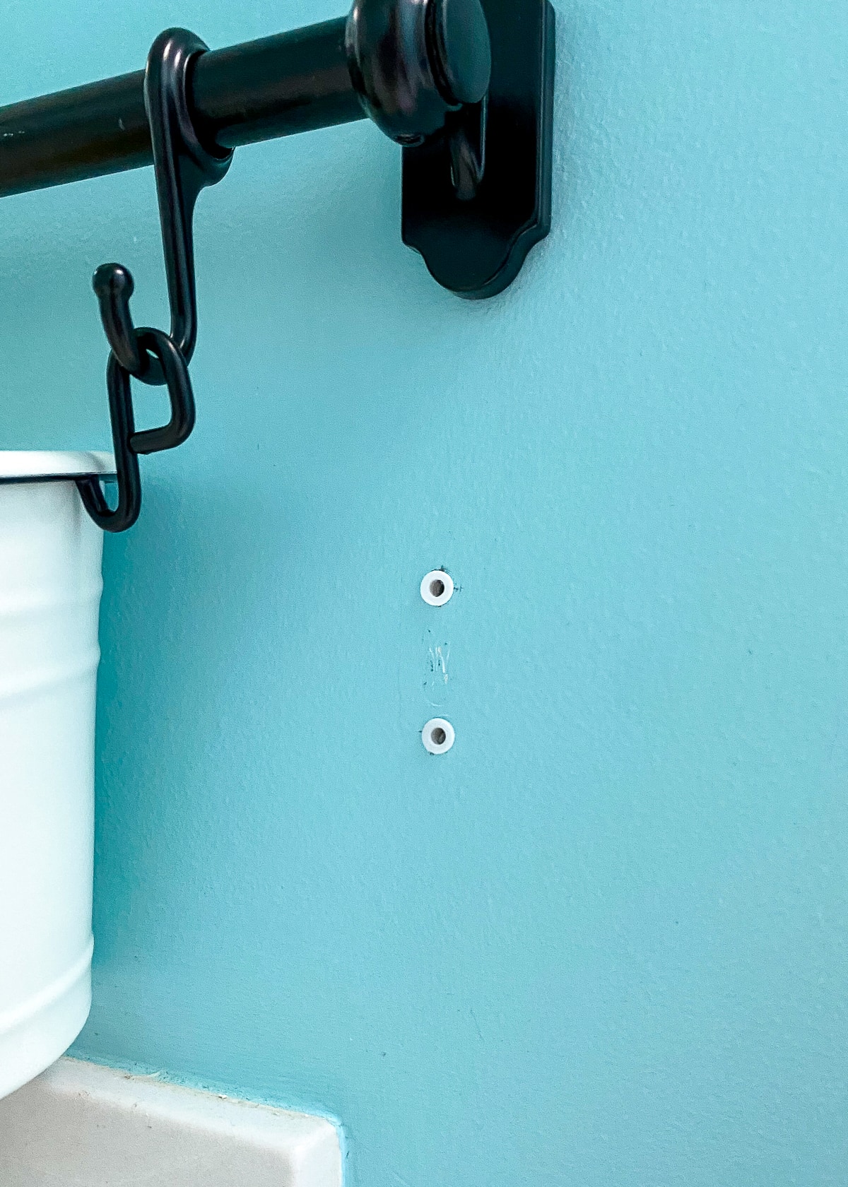 How to Fill Nail Holes In Your (Rental) Walls The Homes I Have Made