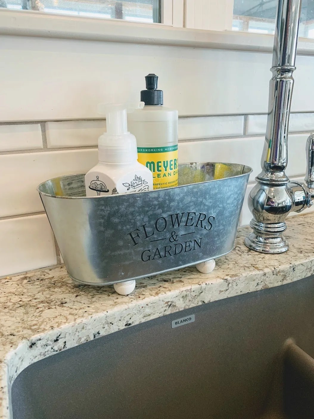 Simple DIY Farmhouse Sink Caddy The House on Silverado