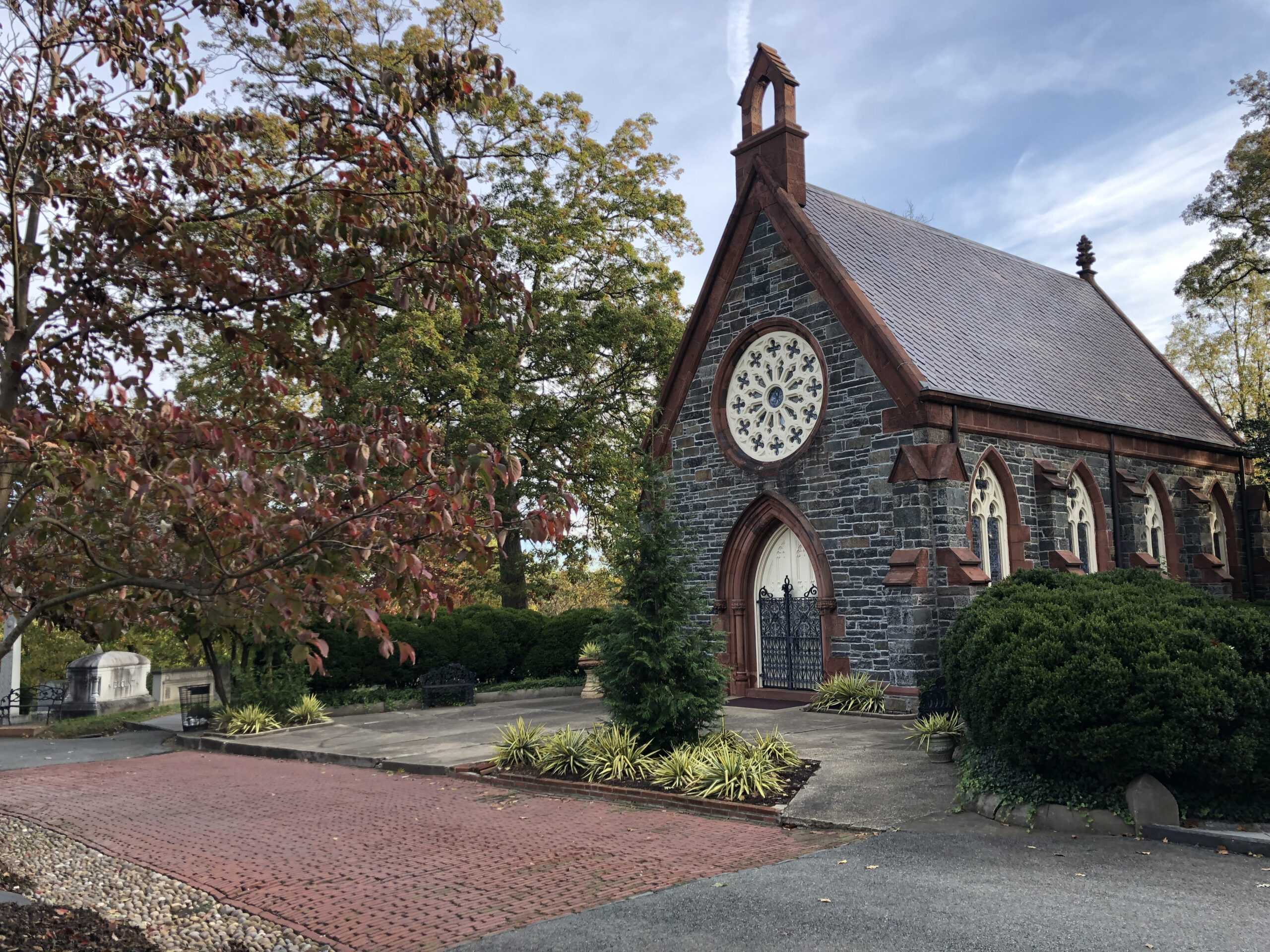 COMMUNITY CORNER Ghosts, Graves, Spirits at Oak Hill Cemetery The Hoya