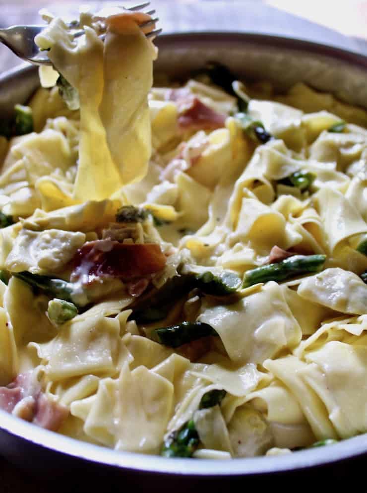 Pasta with Lemon, Asparagus, Artichokes and Prosciutto the hungry