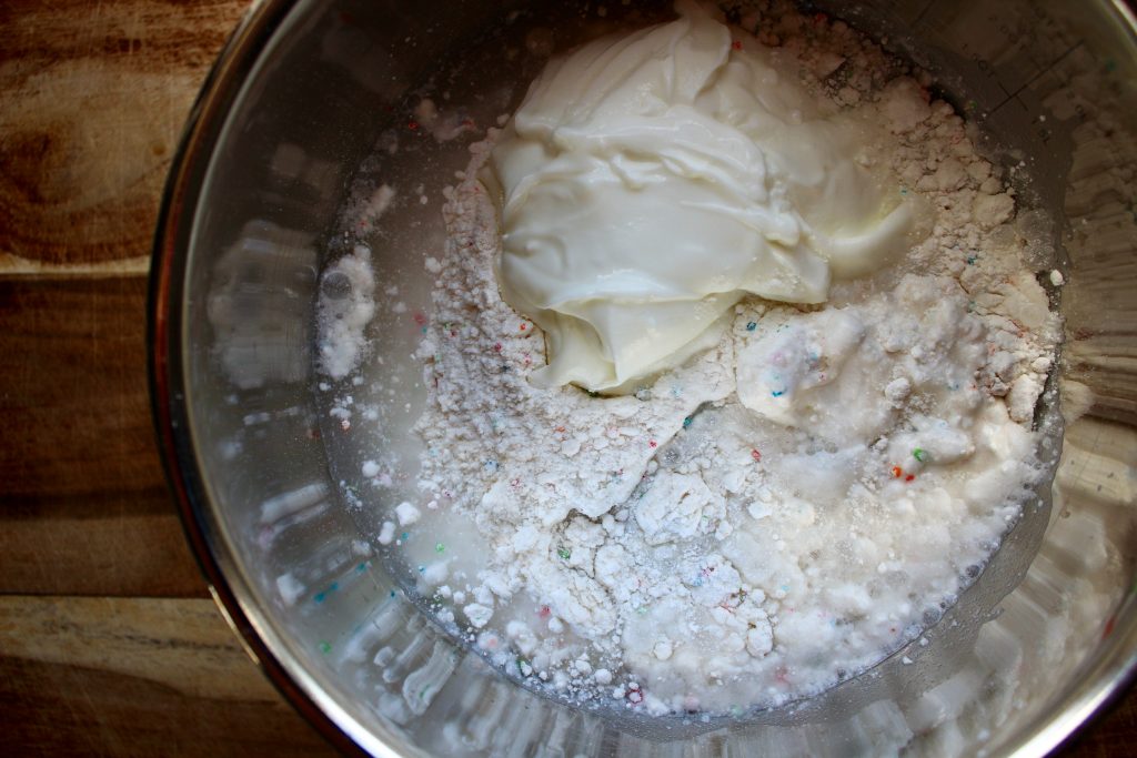 Greek Yogurt Funfetti Cupcakes The Hungry Lyoness