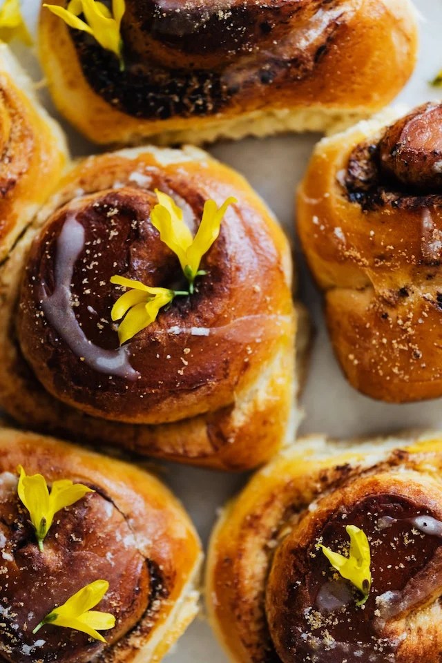 How to Reheat Cinnamon Rolls? The iambic