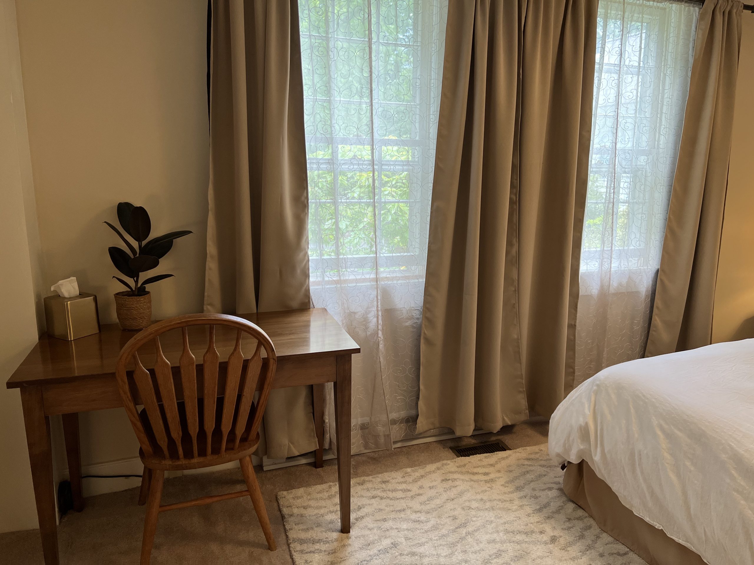 Antique Queen Room Independence Inn Strafford, NH