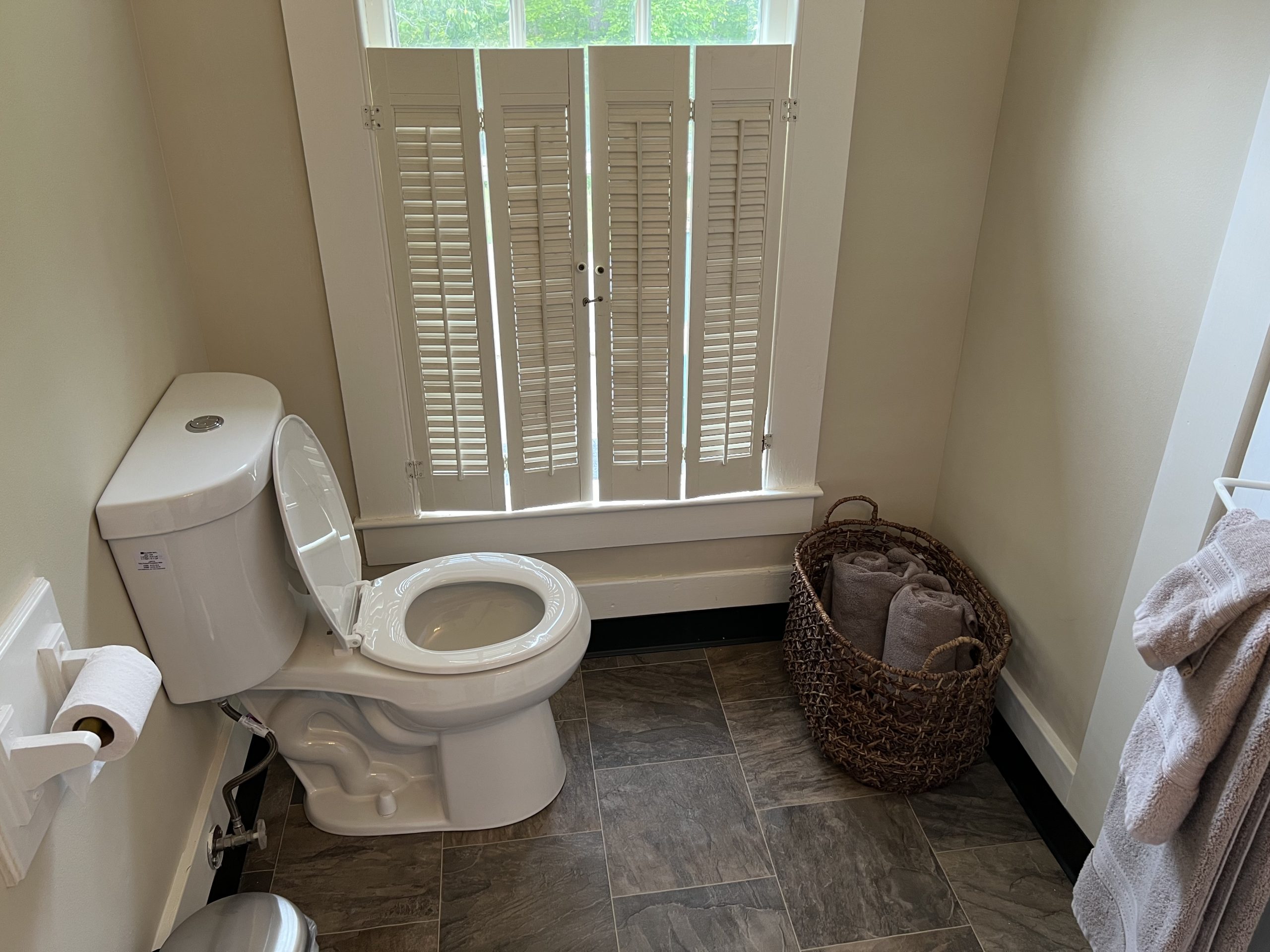 Colonial Queen Room Independence Inn Strafford, NH