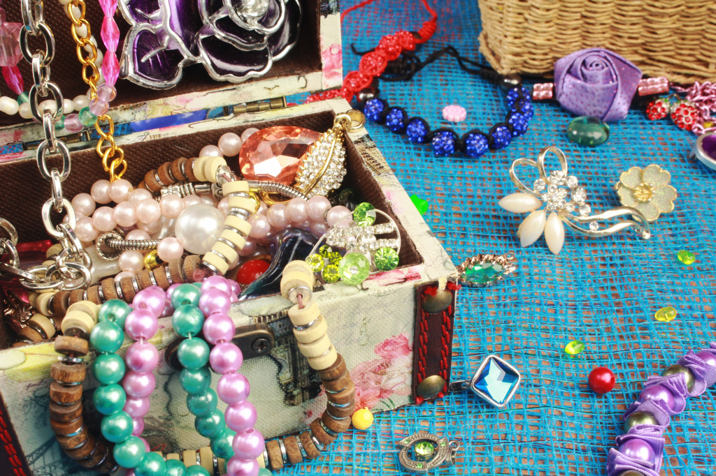 Jewelry Box jigsaw puzzle in Macro puzzles on