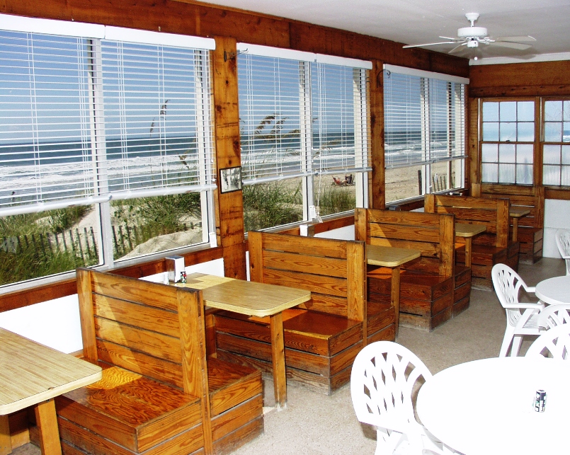 Jolly Roger Inn & Pier Oceanfront Motel Hotel Fishing Pier Grill