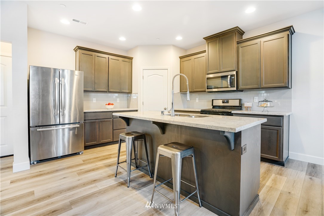 Upgraded 2021Built 3Bedroom, 2.5Bath Corner Unit Townhome with 2Car