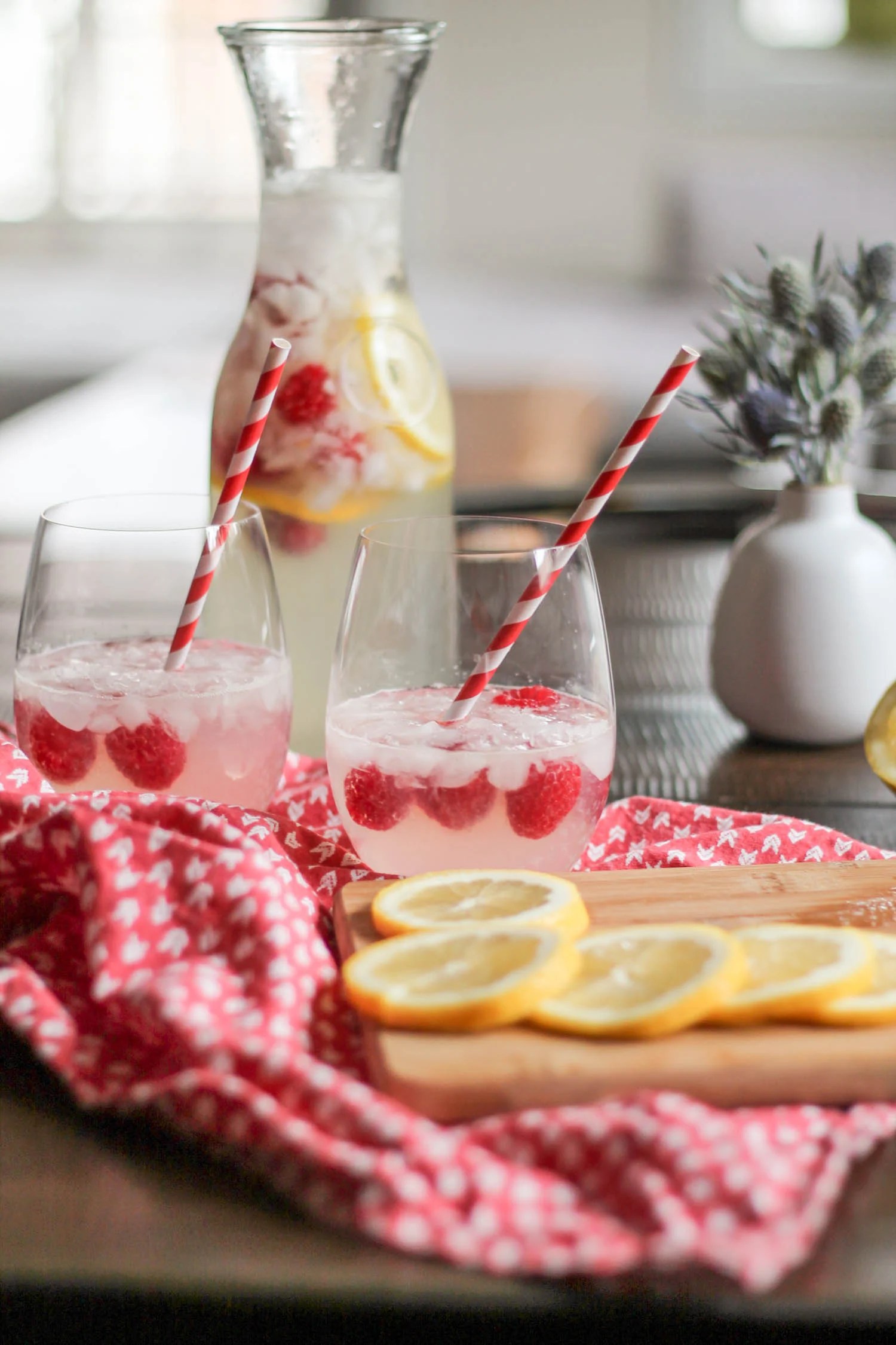Raspberry Lemonade Cocktail thekittchen
