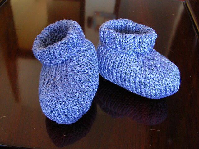 Knit Basic Baby Booties [FREE Pattern]