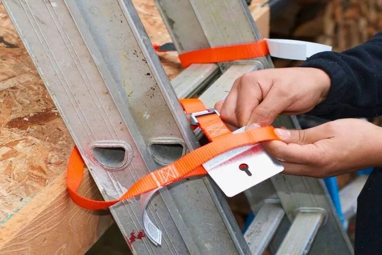 How to Tie Off a Ladder For Safety 8 Easy Steps