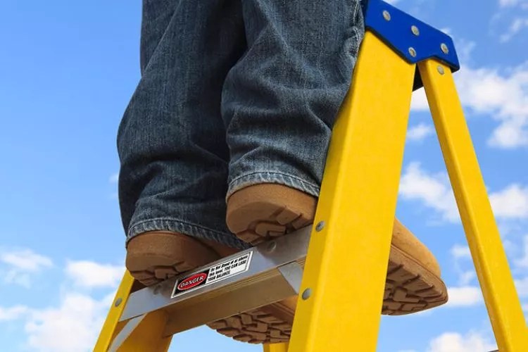 How Far Must Ladder Rungs Be Spaced? (Expert's Advice)