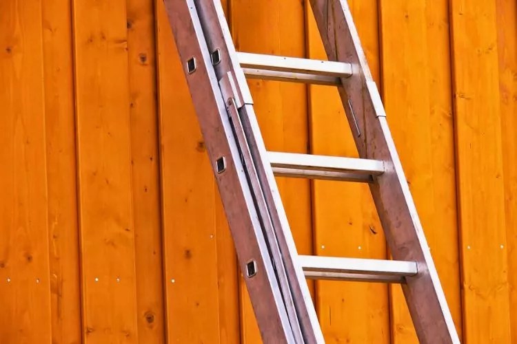How Much Do Ladders Weigh? A Comprehensive Guide