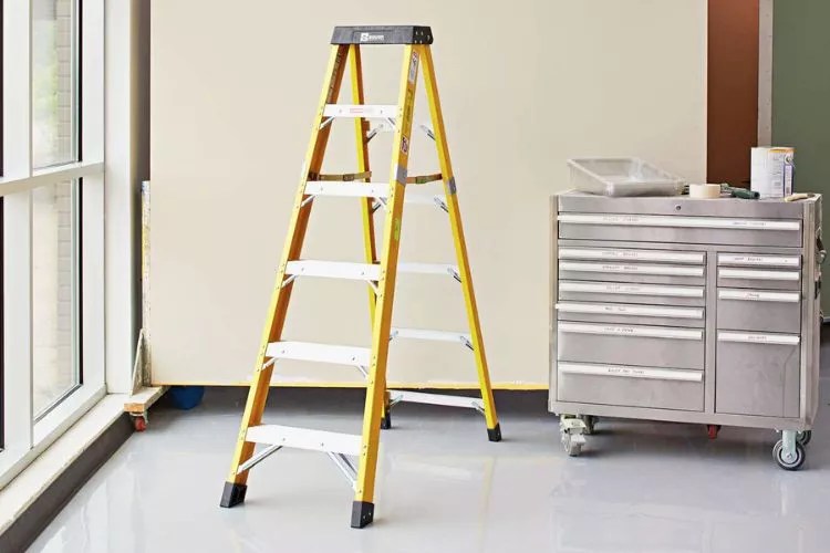 How Wide Are Step Ladders? (An Authentic Guide)