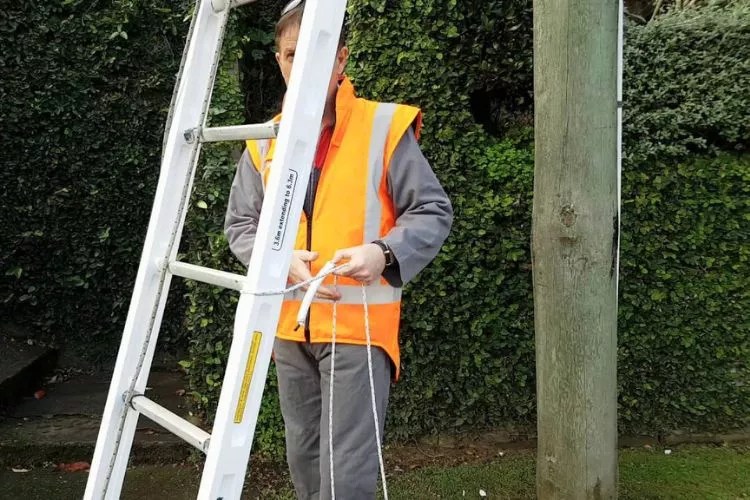 How to Secure a Ladder To a Flagpole in 8 Easy Steps