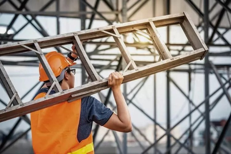 Can Ladders Be Repaired? (Yes, They Easily Can)