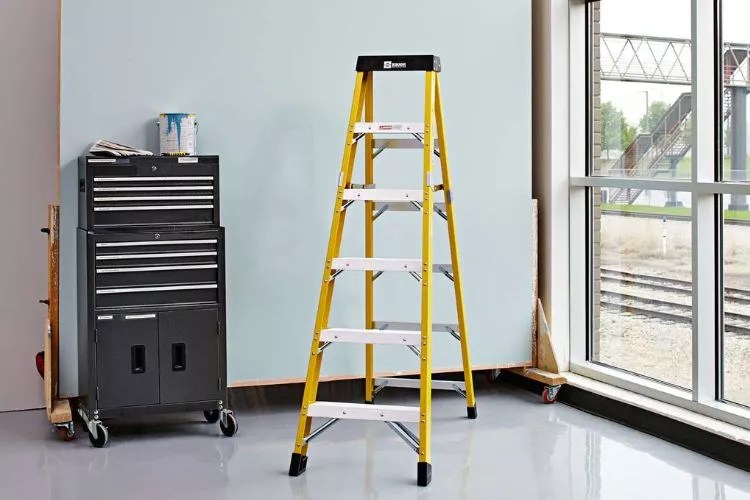 Why Do Electricians Use Fiberglass Ladders? An Accurate Take