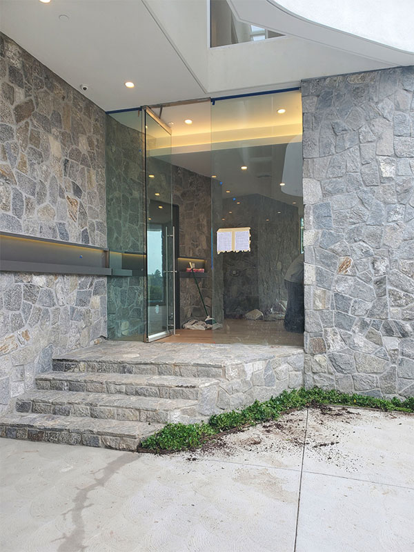 Los Angeles Glass Company Gallery of Projects Throughout Los Angeles.