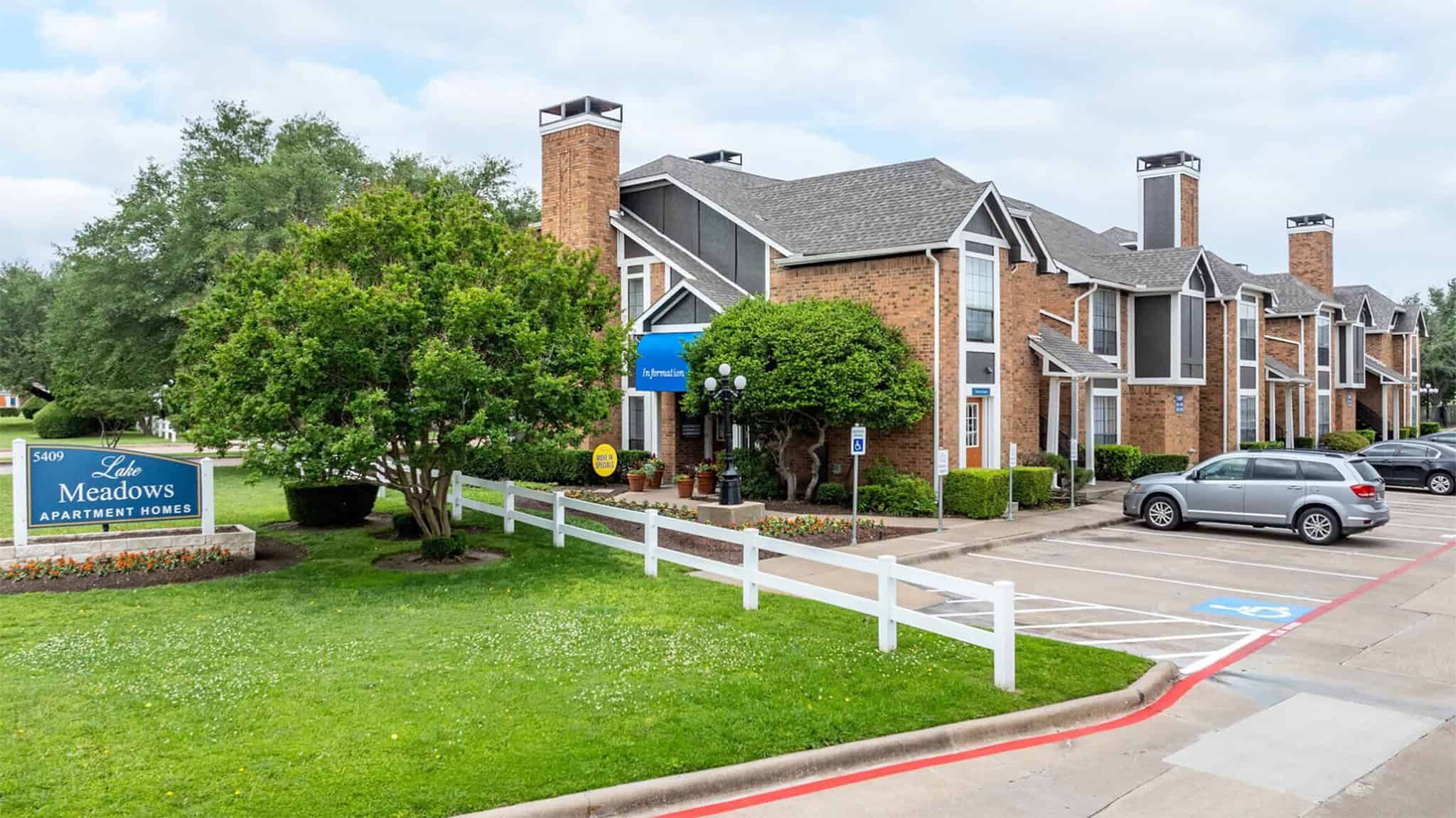 Photos The Lake Meadows Apartments