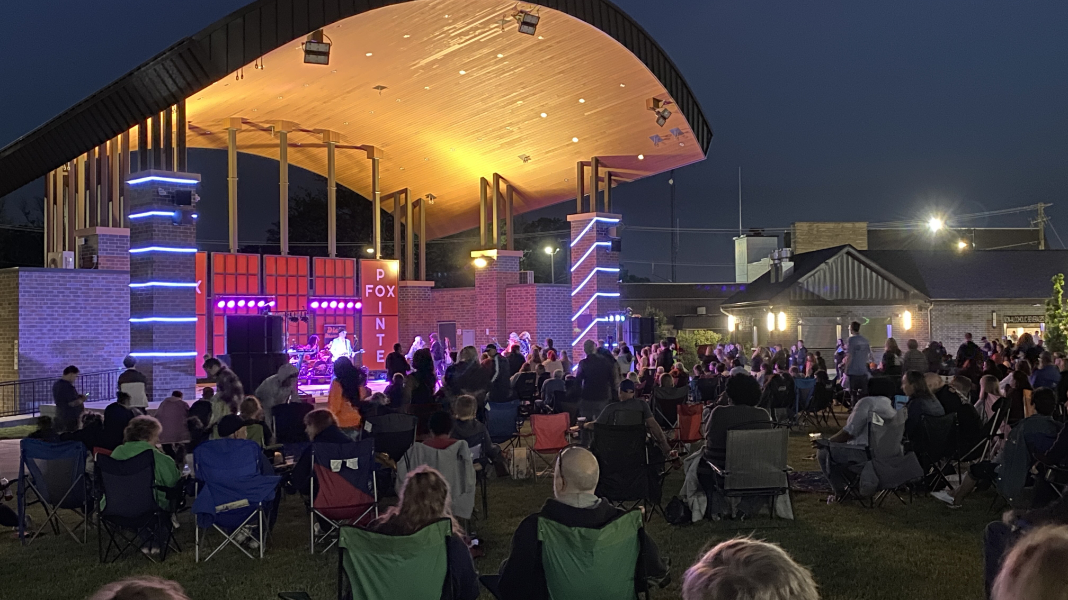 Fox Pointe reopens; over 1,000 gather to celebrate a new season The