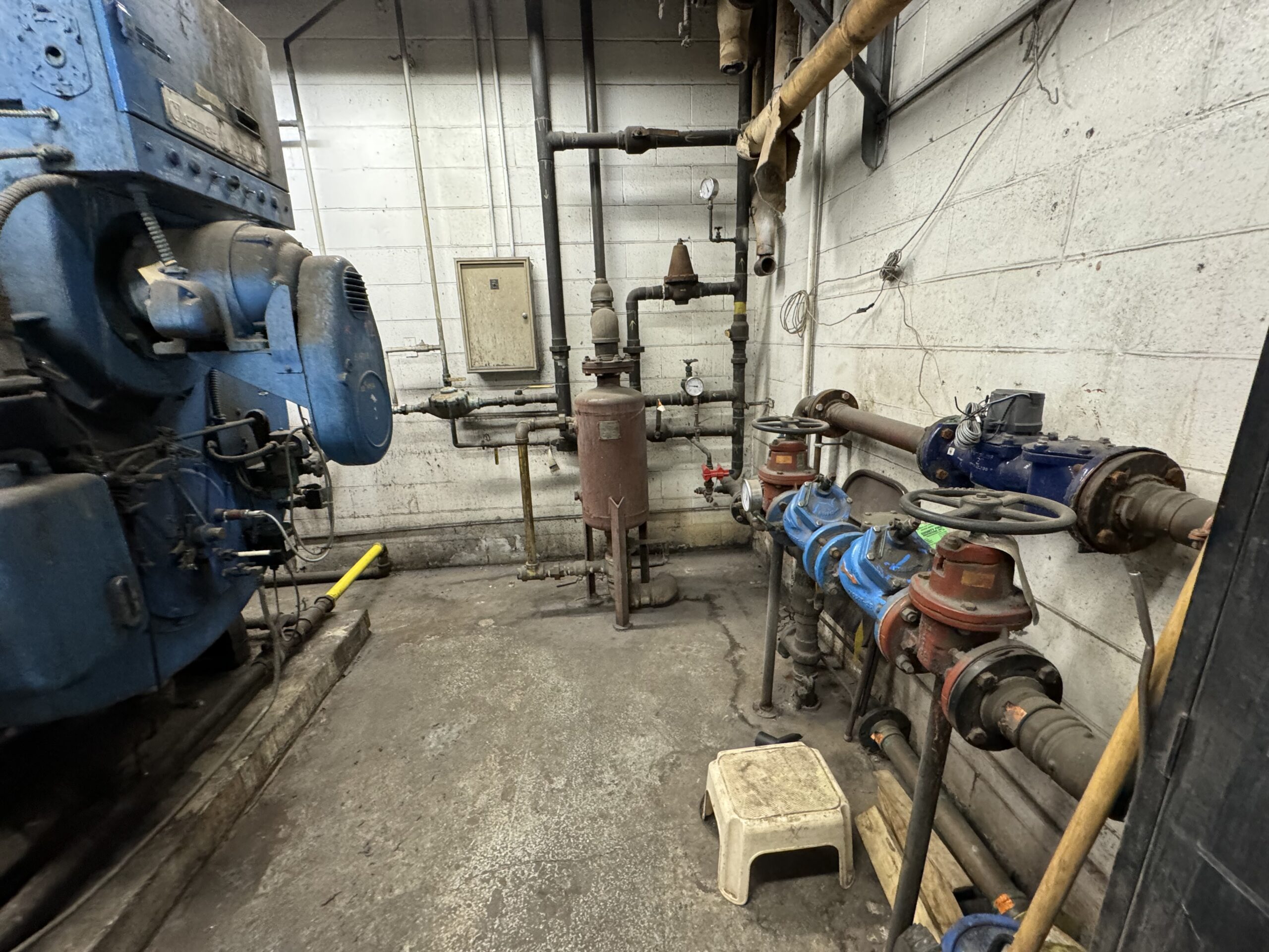 1986 Cleaver Brooks 200hp Boiler with Polishing Softeners and Feedwater