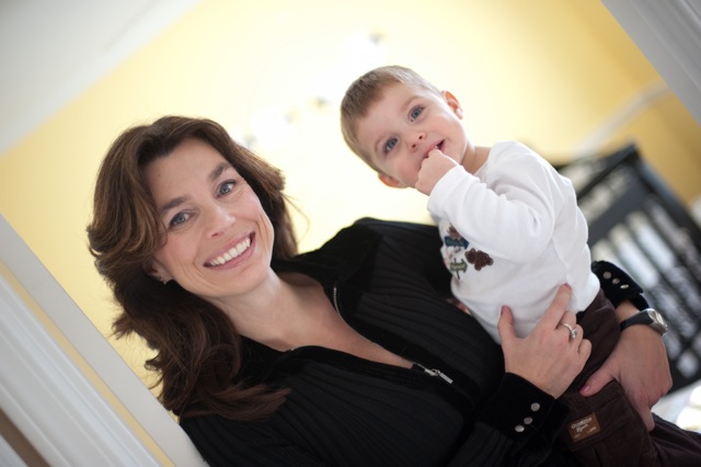 hands free nursing carrier