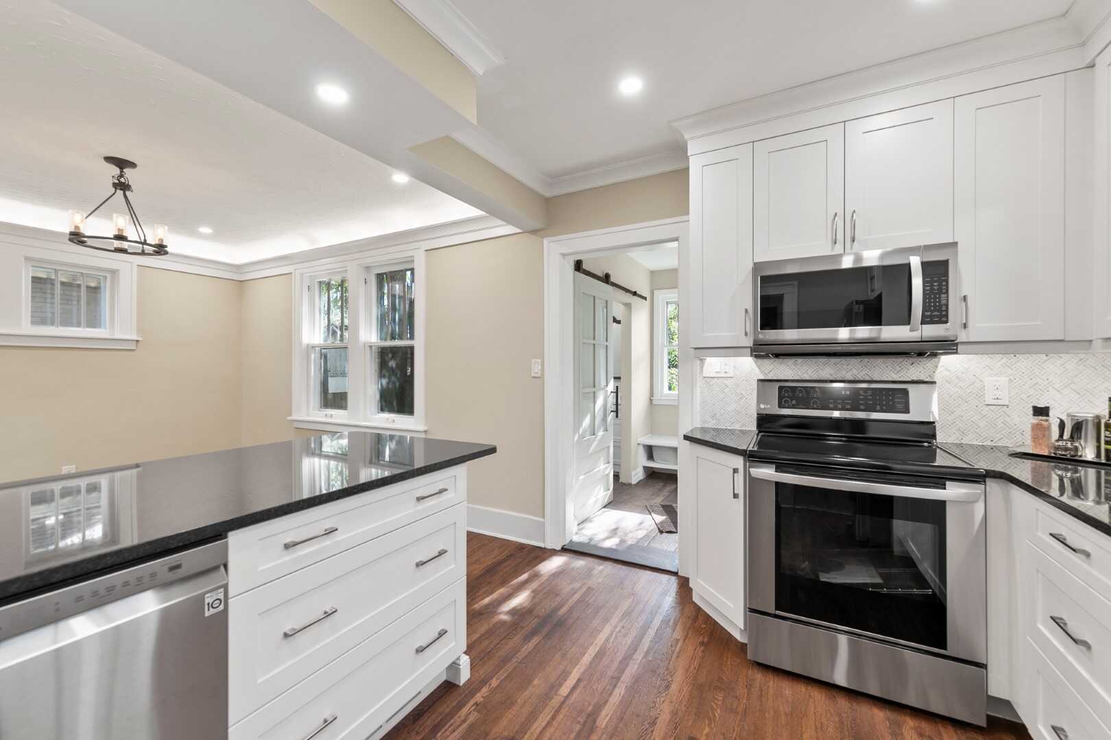 927 THOMPSON The Legal Edge Team