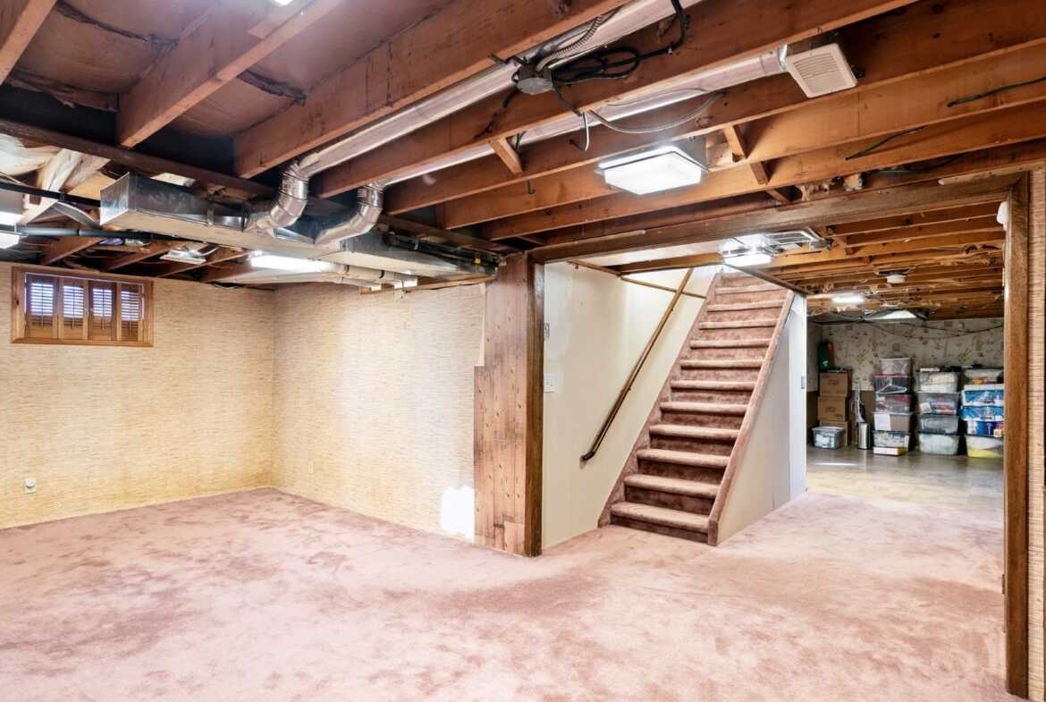 710 ROSELAWN The Legal Edge Team
