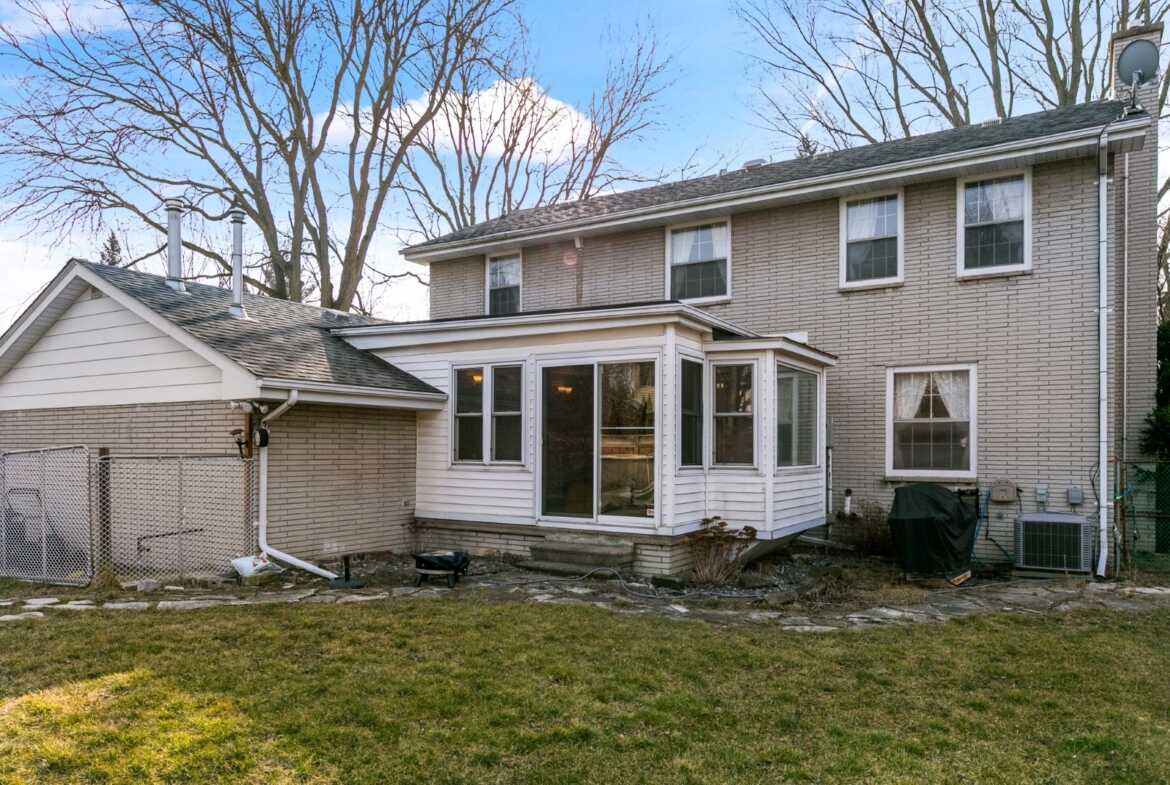 710 ROSELAWN The Legal Edge Team