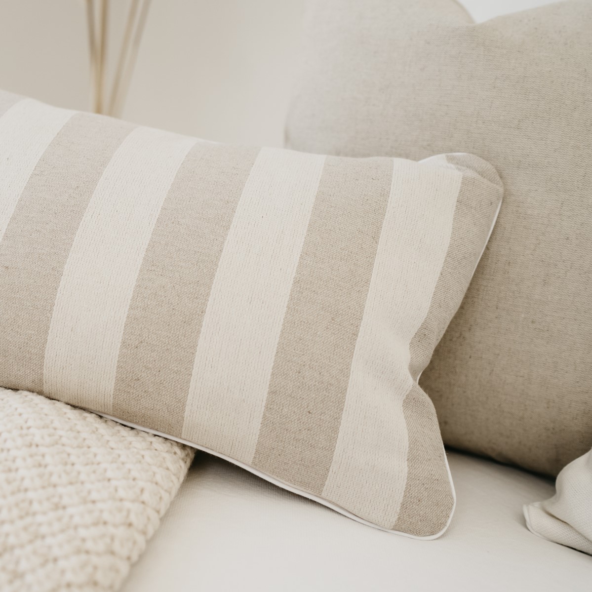 Beige linen cushion cover 5 cm stripe with white piping 30x50 cm